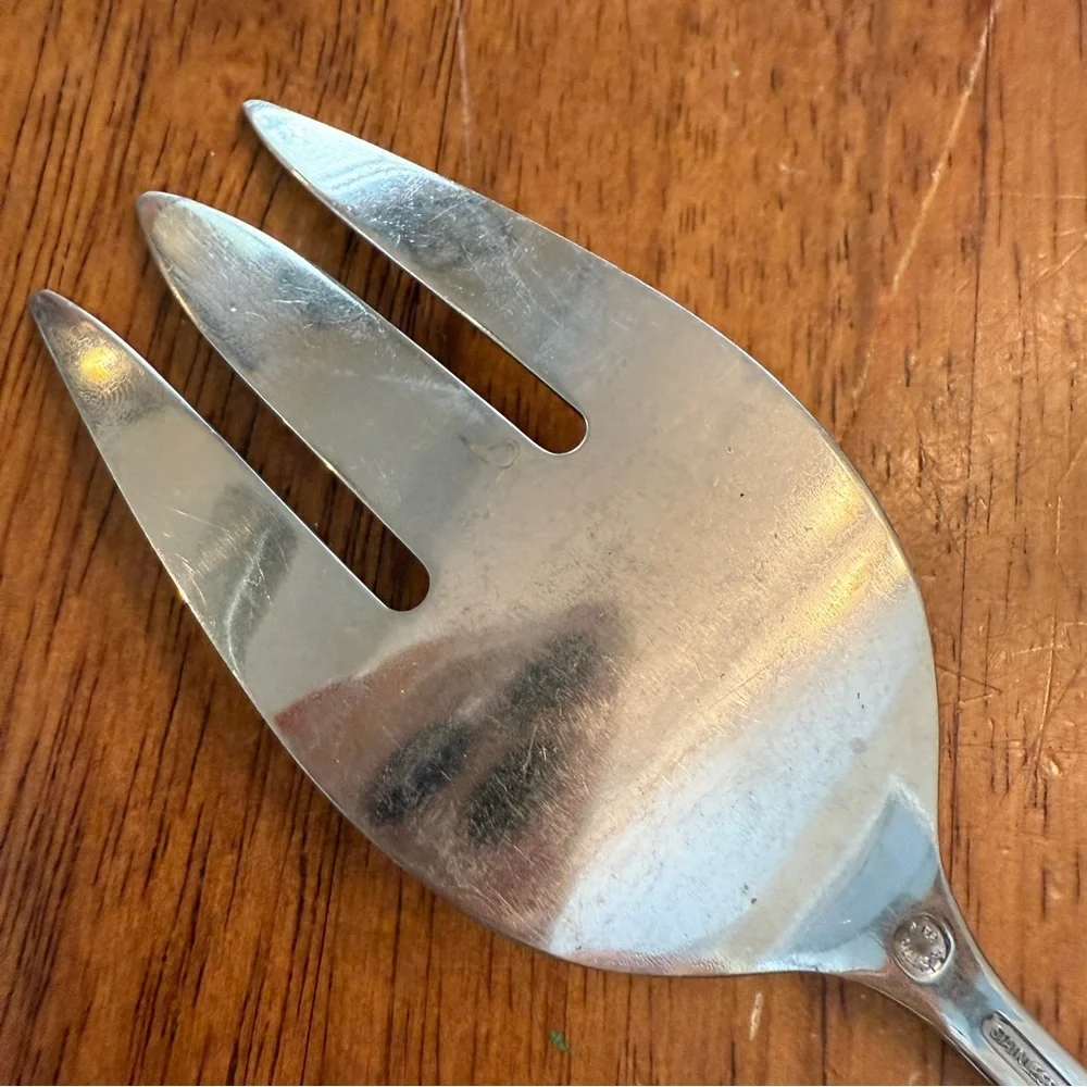 VTG Oneida SPANISH COURT Stainless 1881 Rogers Flatware Meat Serving Fork Scroll